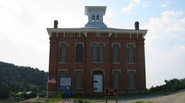 Belmont Courthouse in the late Afternoon.